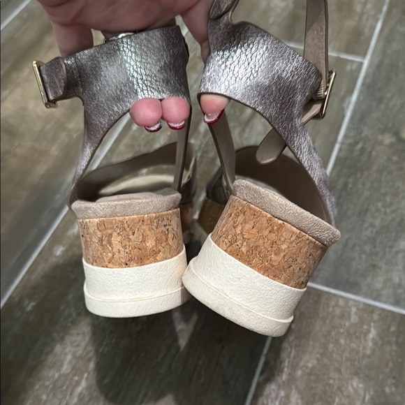 Pierre Dumas Women's Sandals in Metallic Silver and Cream - Picture 6 of 10